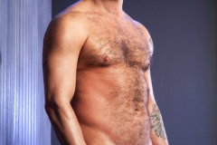 Sean-Harding-muscle-butt-barebacked-hairy-hunk-Wade-Wolfgar-hung-dick-Raging-Stallion-008-gay-porno-photo